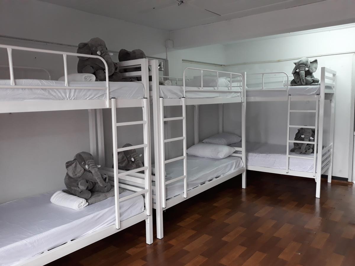 Unico Hostel Bangkok Exterior photo
