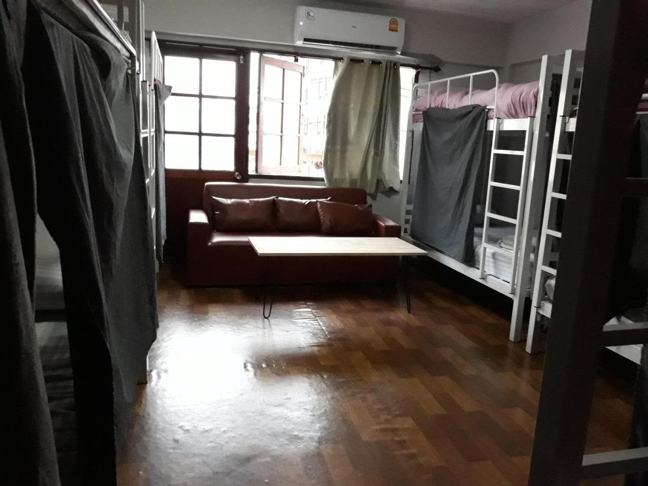 Unico Hostel Bangkok Exterior photo